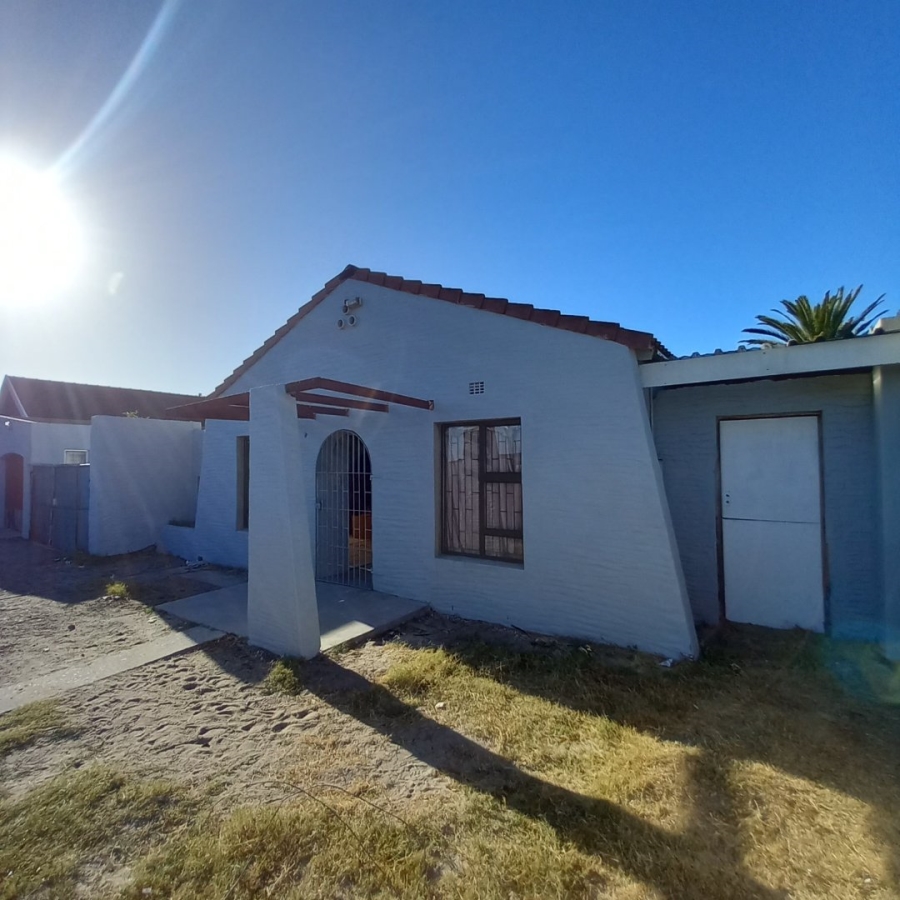 To Let 3 Bedroom Property for Rent in Elsies River Western Cape